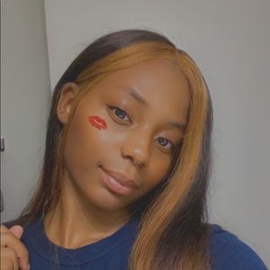 Meet your Posher, Caitlin